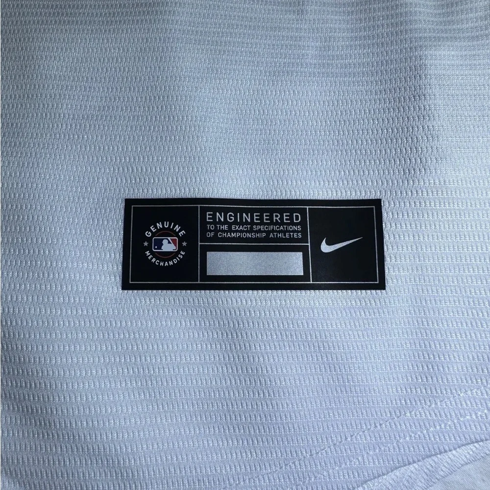 Nike MLB Los Angeles Dodgers Cody Bellinger #35 White Jersey. Youth Size - Picture 4 of 7